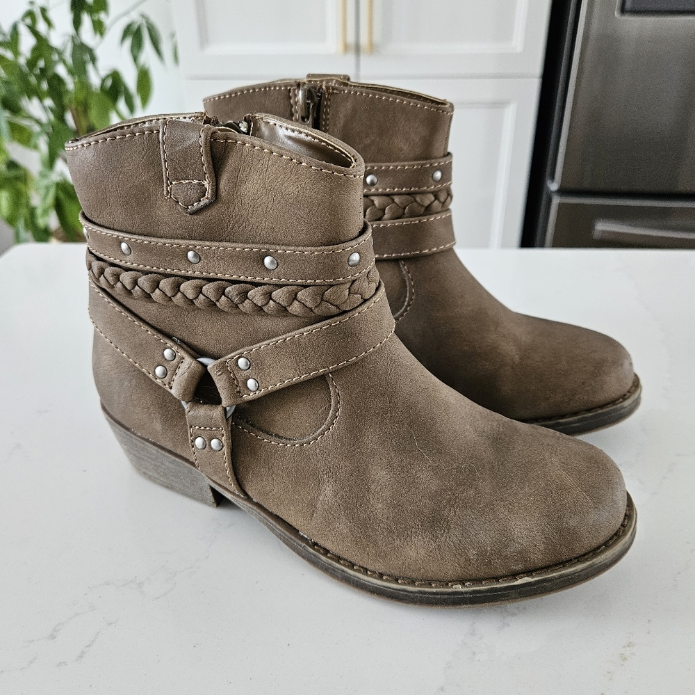 Girls' Ankle Boots with Braided Strap